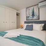Holiday home House Sauna&roof Jacuzzi